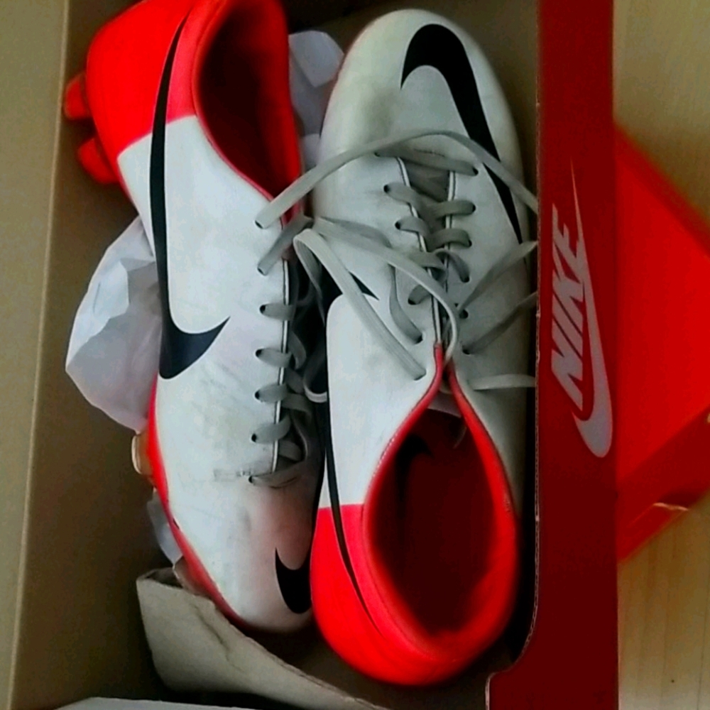 Girls nike cleats